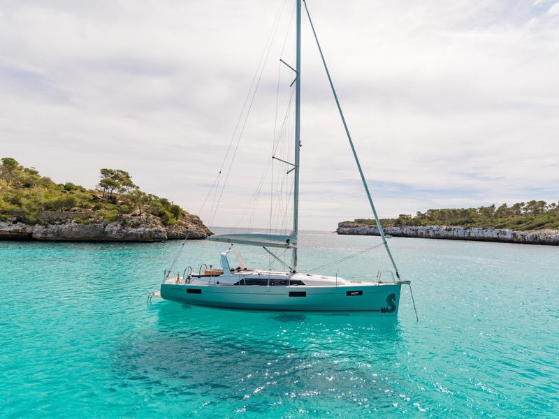 Photo #1 - Oceanis 41.1 (Hydros - Standard line) in Marina Cala de' Medici - 23838
