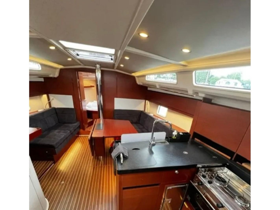Interior image - 2
