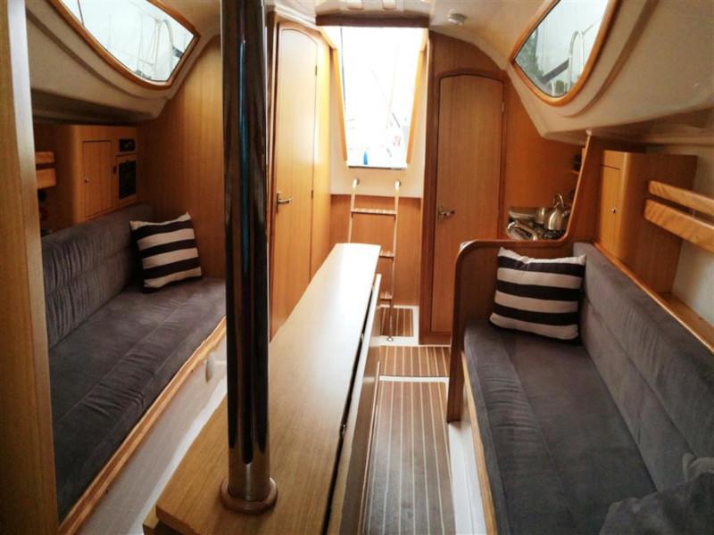 Interior image - 2