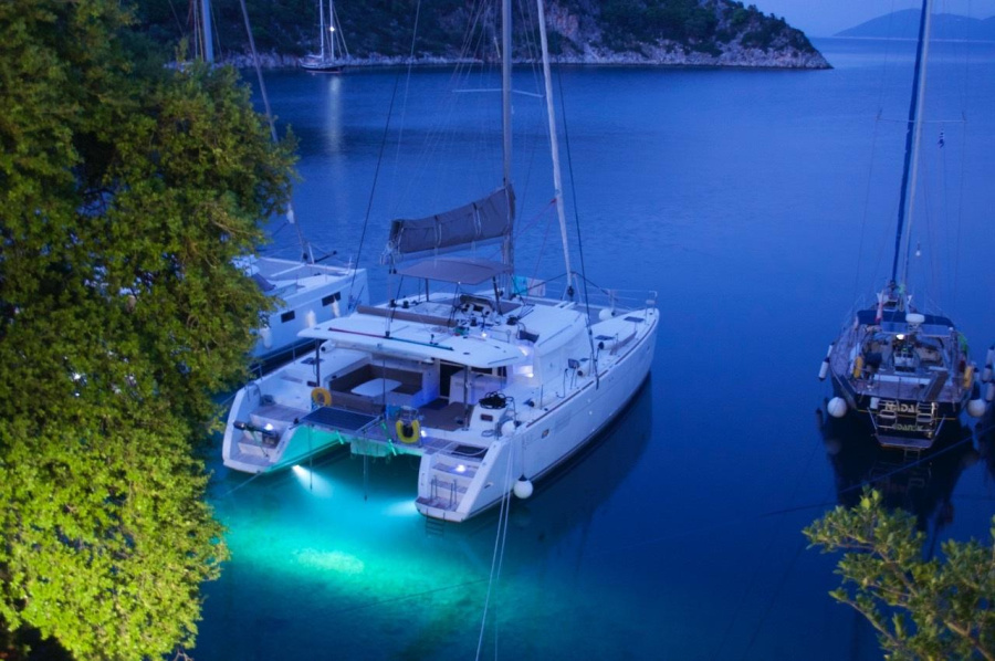 Photo #1 - Lagoon 450 Fly (IRIS IV) in Alimos Marina - 10836