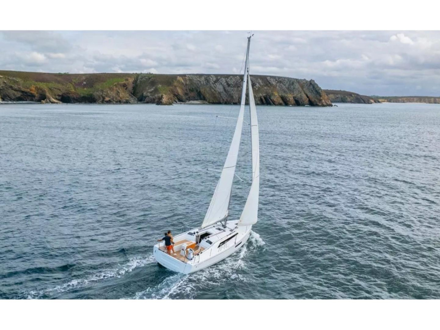 Photo #1 - Oceanis 37.1 - 3 cab 2 wc (Silene - Comfort line) en Marina di - 11000