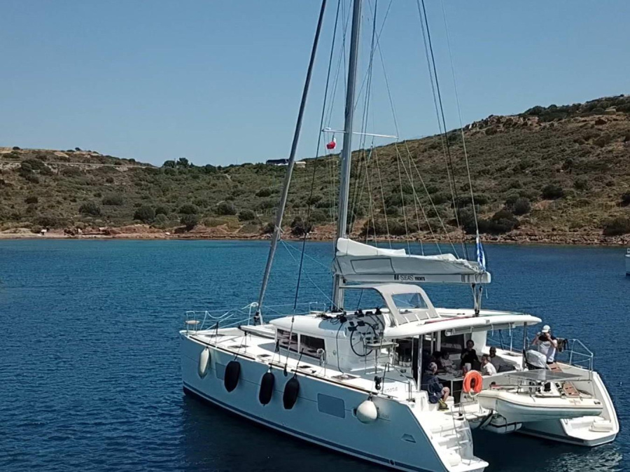 Photo #1 - Lagoon 400 (Aurora) in Alimos Marina - 10215