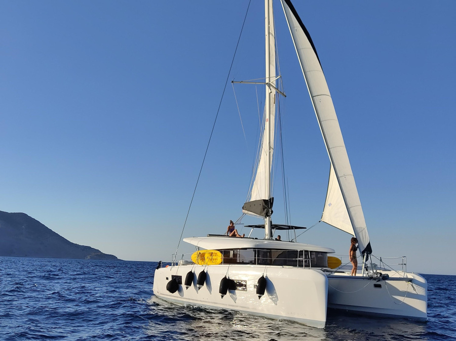 Photo #1 - Lagoon 42 (Aenaos) en Marina - 11233