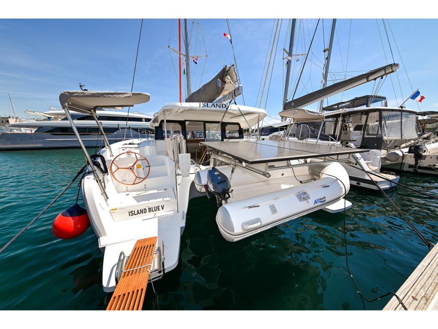 Photo #1 - Excess 11 (ISLAND BLUE V) in Marina - 20547