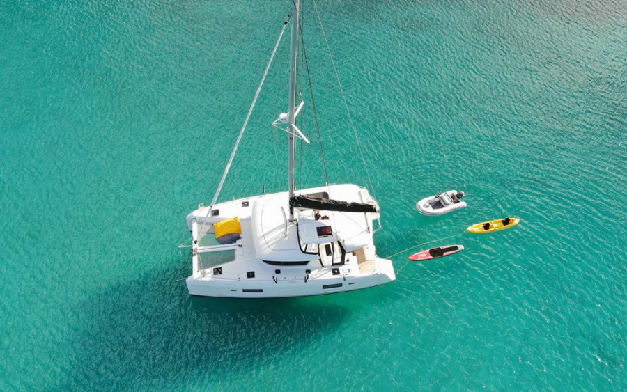 Photo #1 - Lagoon 42 (HeyBlue) en port - 16355