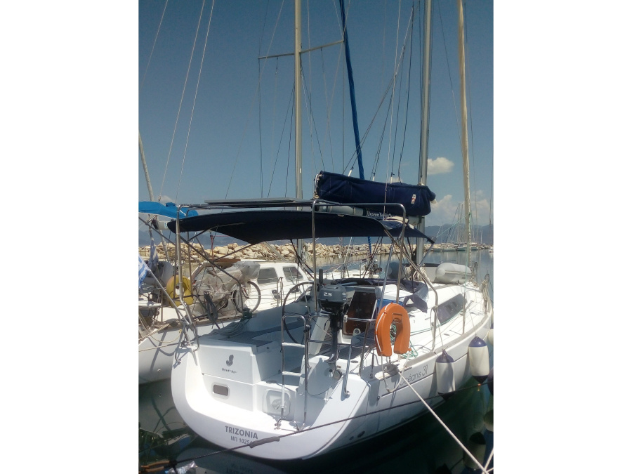 Photo #1 - Oceanis 31 (TRIZONIA) in Nikiana Marina - 9983