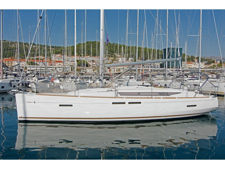 Photo #1 - Sun Odyssey 419 (Dorado) en ACI Marina - 9963