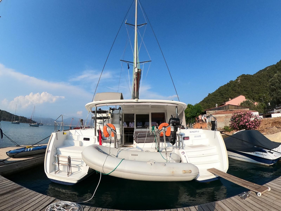 Photo #1 - Lagoon 400 S2 (Suncity 2) in Yacht Club Mai - 15557