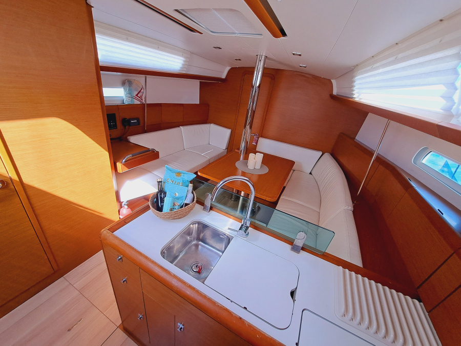 Interior image - 1