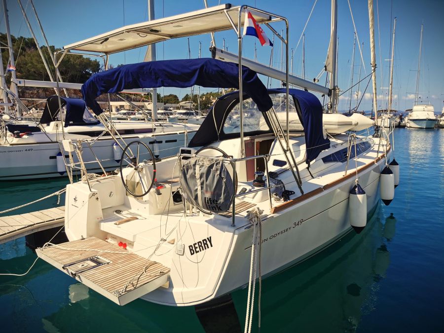 Photo #1 - Sun Odyssey 349 (Berry) in Marina - 11670