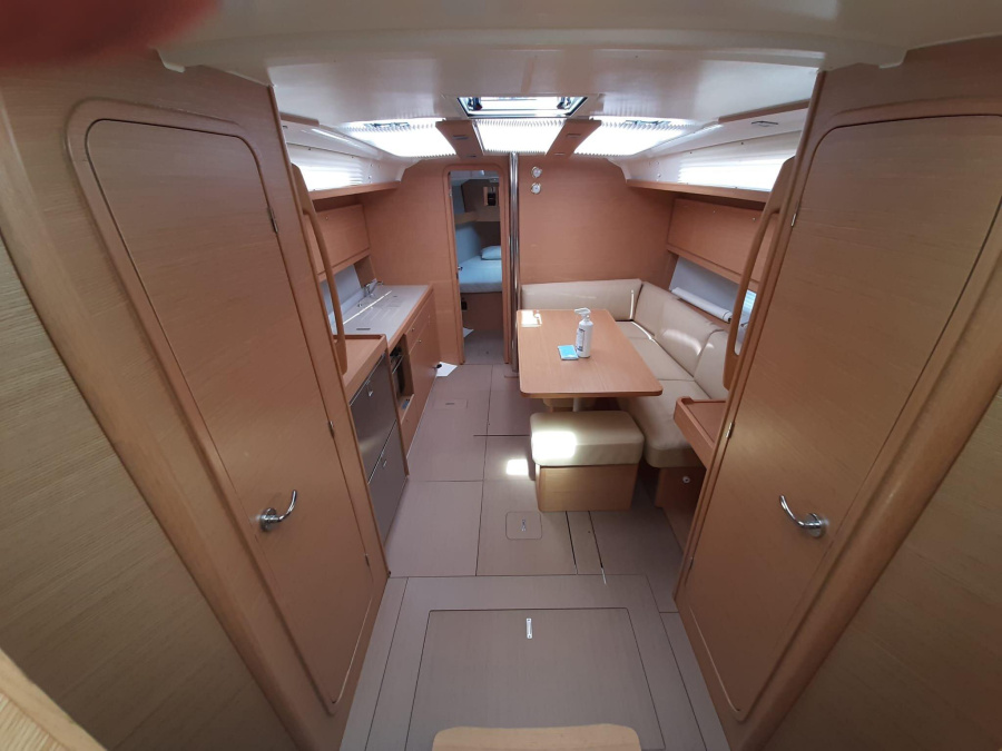 Interior image - 2