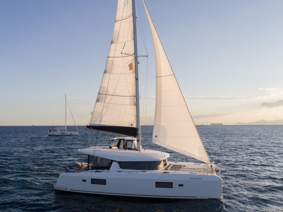 Photo #1 - Lagoon 42 (Notorious | A/C, Gen, Watermaker, 12 pax) en Alimos Marina - 10633