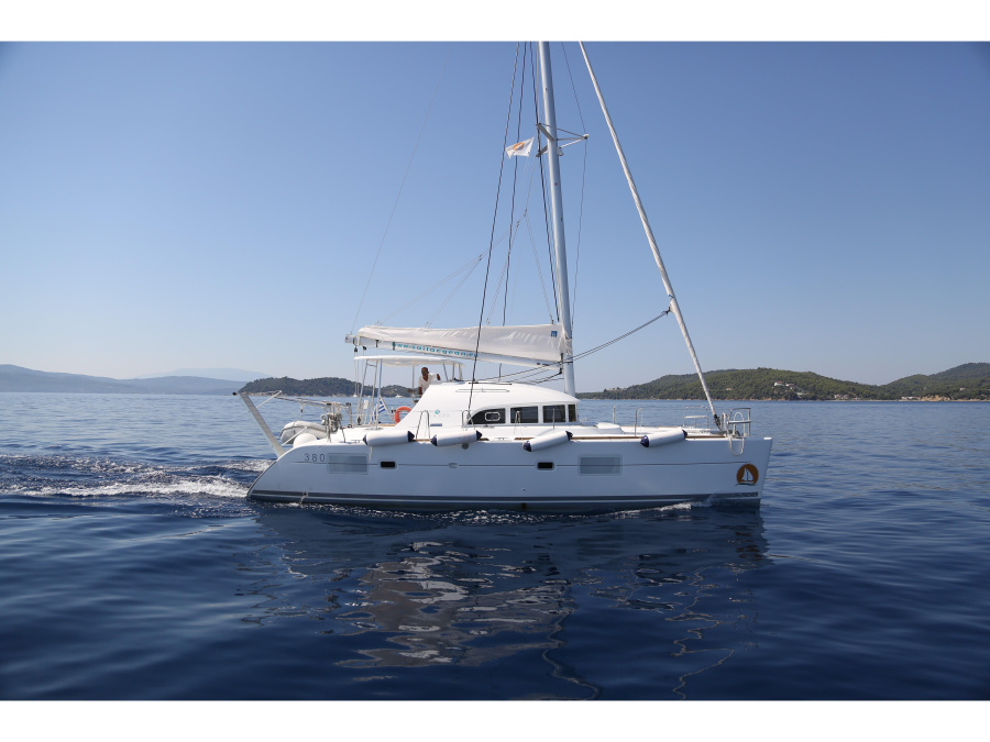 Photo #1 - Lagoon 380 (Calypso) in Port of - 5256