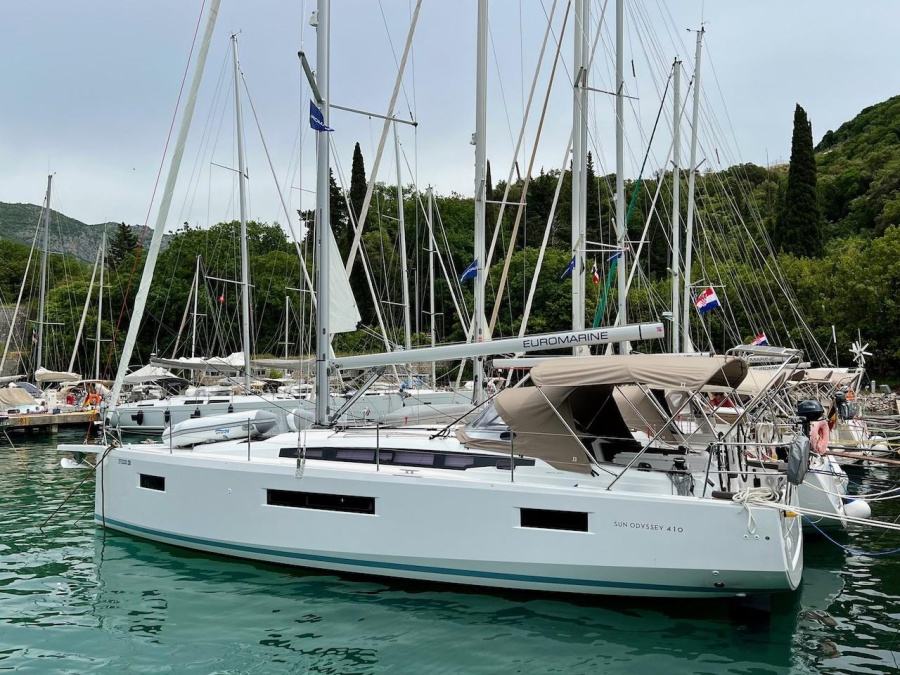 Photo #1 - Sun Odyssey 410 (Thalia) in ACI Marina - 13448