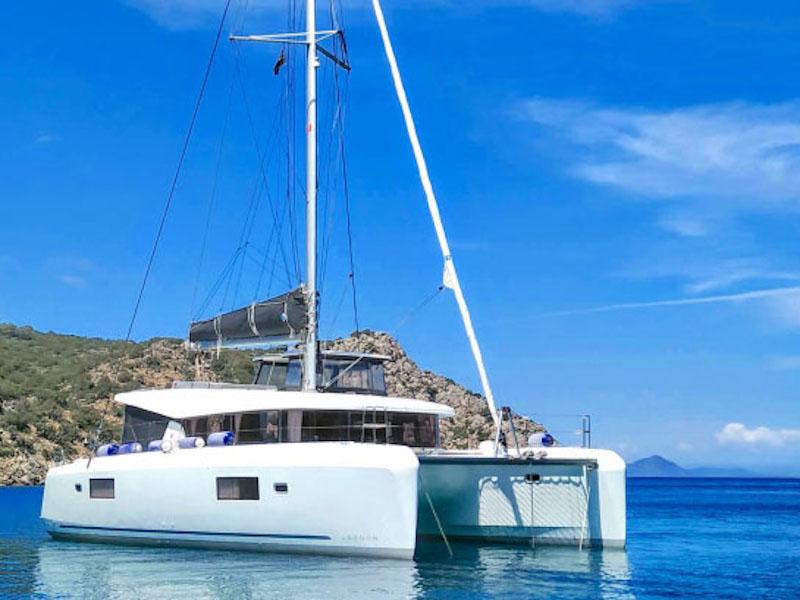 Photo #1 - Lagoon 42 (BLUE STEEL) en Alimos Marina - 13711