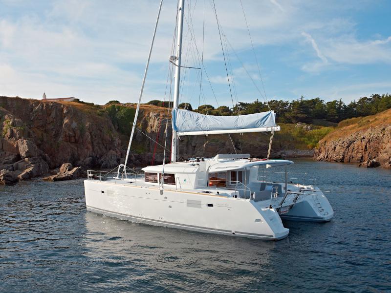 Photo #1 - Lagoon 450  Flybridge (ANNIE) en Alimos Marina - 13717
