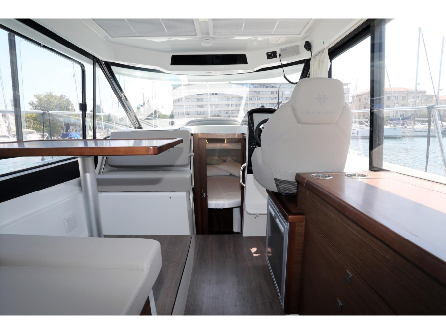 Interior image - 2