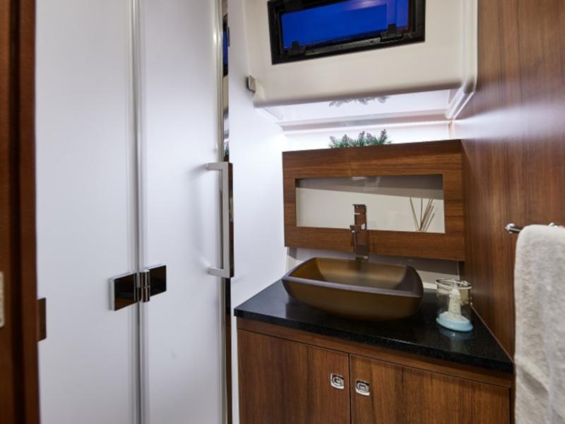 ELEGANCE FLYBRIDGE - 1
