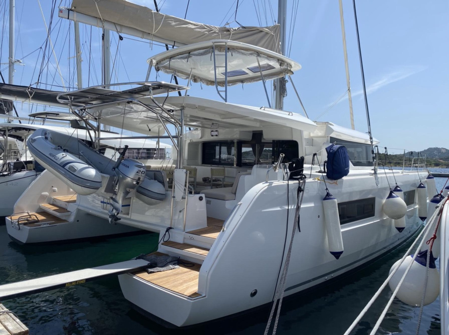 Photo #1 - Lagoon 46 (Rolling Stones (A/C, WM, Generator, Inverter 12/220V)) in Marina d'Arechi - 11852