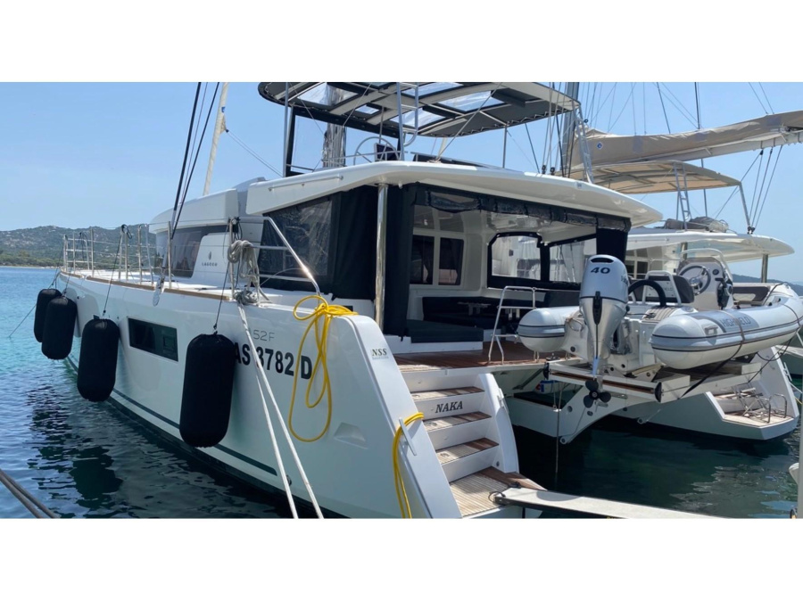 Photo #1 - Lagoon 52F (5 cab) (Naka (A/C, WM, Generator, Inverter, Tender Lift)) in Cala dei Sardi - 9793