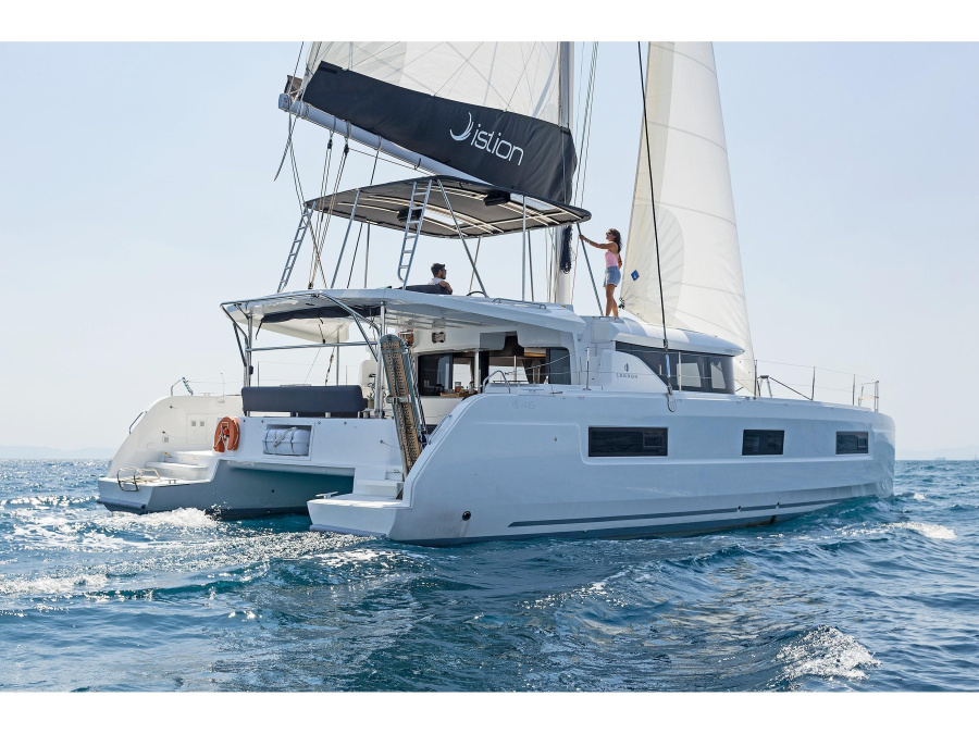 Photo #1 - Lagoon 46 A/C & GEN & WM (Emmelia) en Alimos Marina - 11363
