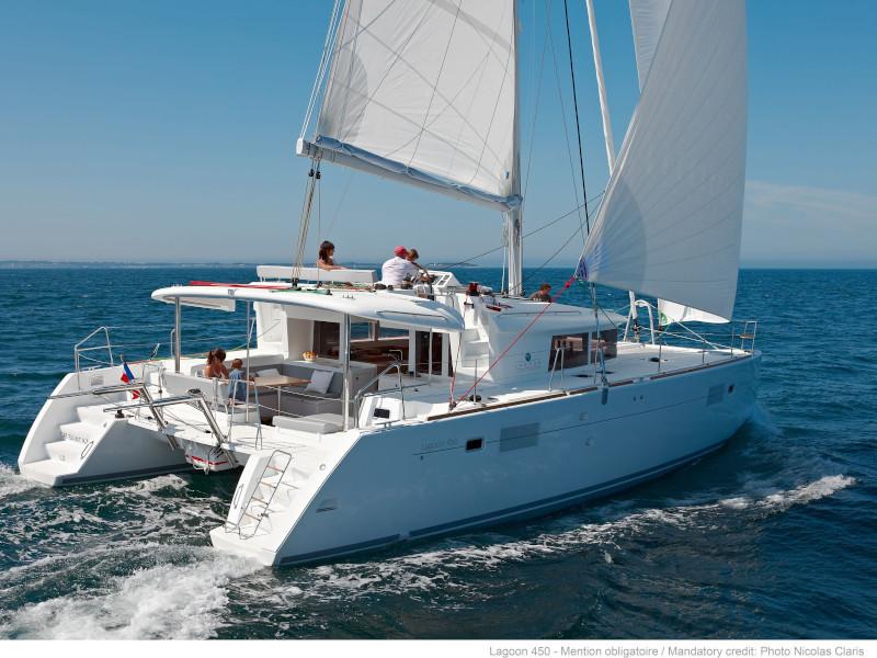 Photo #1 - Lagoon 450  Flybridge (FO'S) en port - 14533