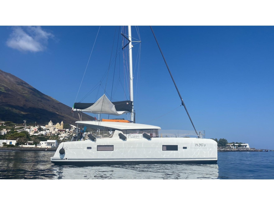 Photo #1 - Lagoon 42 (MAGAN 1 WATER MAKER - PANNELS) in Marina Villa Igiea - 16984