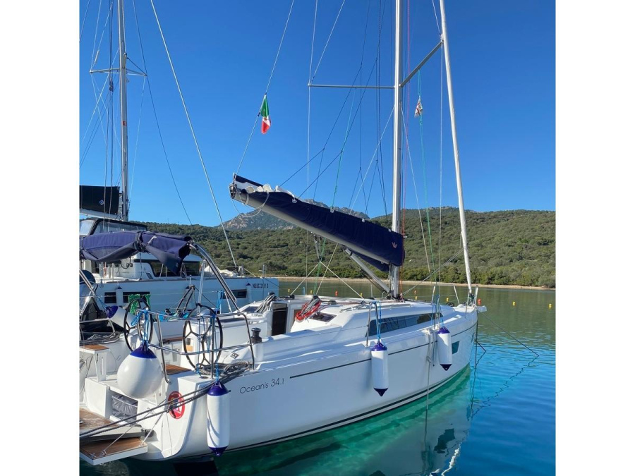 Photo #1 - Oceanis 34.1 (Angelica) en Cala dei Sardi - 12243