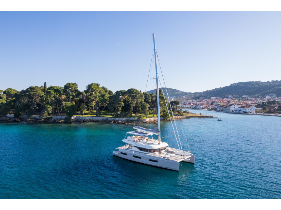 Photo #1 - Lagoon 60 (DIAMOND DIVA) en Port of / West Harbour - 22931