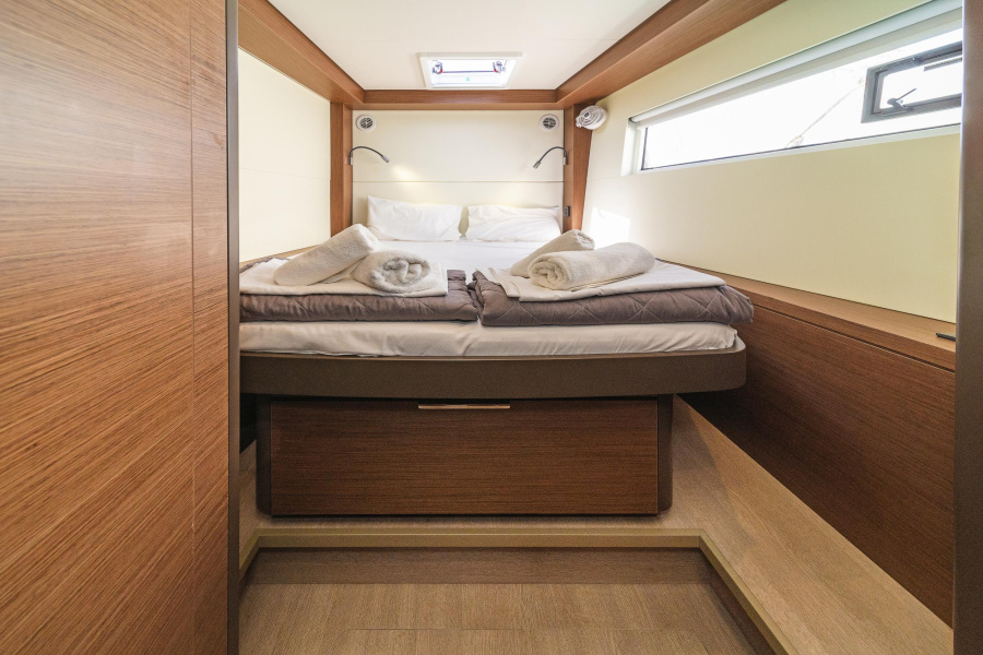 Reina (ONLY SKIPPERED) - 1