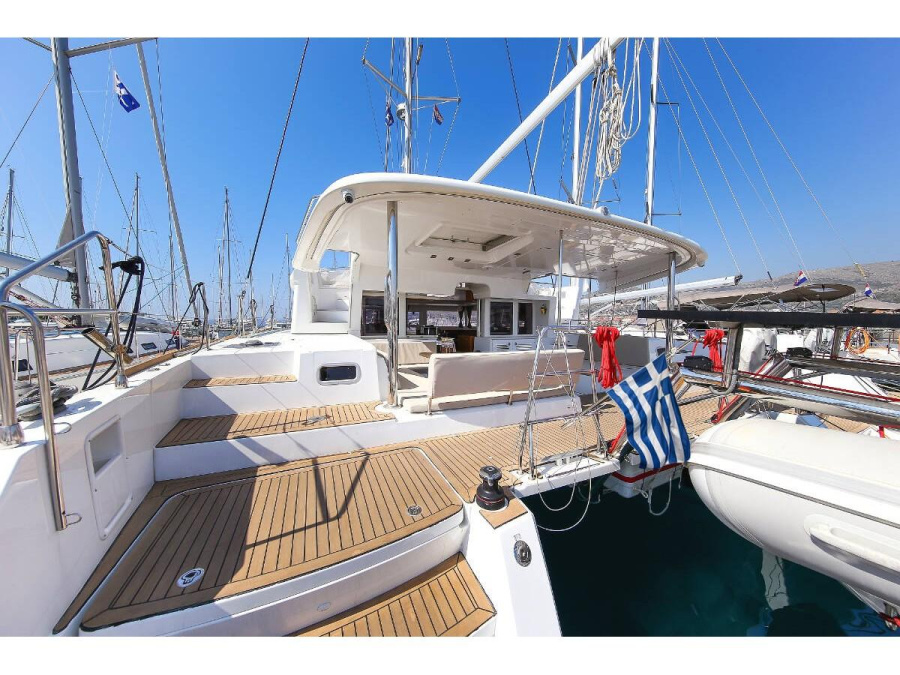 Photo #1 - Lagoon 450F (AEROPI  |⛵ VIP, Skippered Only, Watermaker, Generator, AC, BBQ) in Nikiana Marina - 17497