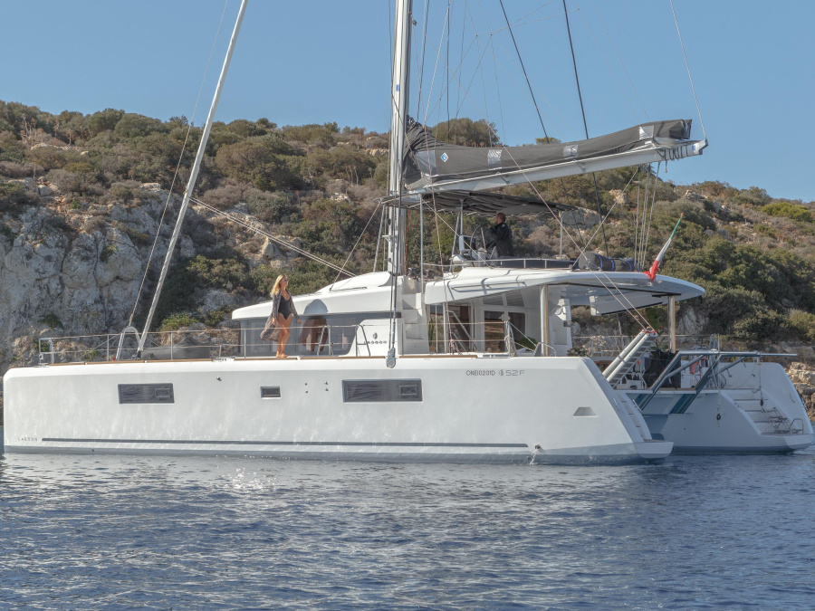 Photo #1 - Lagoon 52F (ONEIDA) in Alimos Marina - 20441