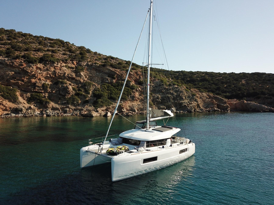 Photo #1 - Lagoon 40 (CATALINA) in port - 15847