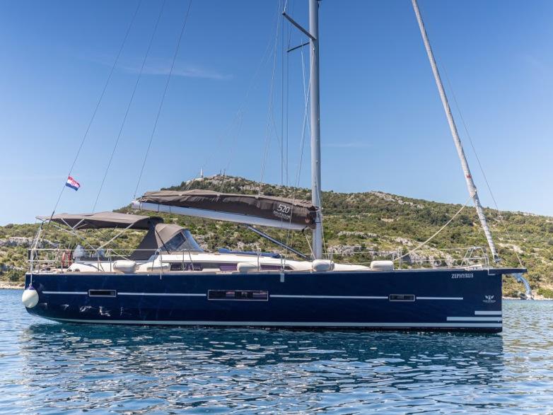 Photo #1 - Dufour 520 GL(owner version) (ZEPHYRUS) en Marina Kremik - 8596