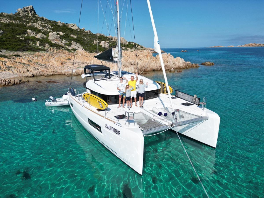Photo #1 - Lagoon 40 (DJ) in Cala dei Sardi - 13952