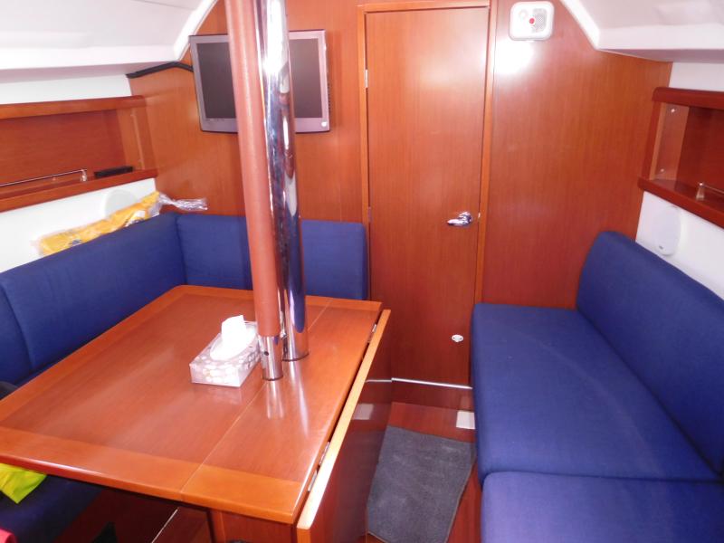 Interior image - 2