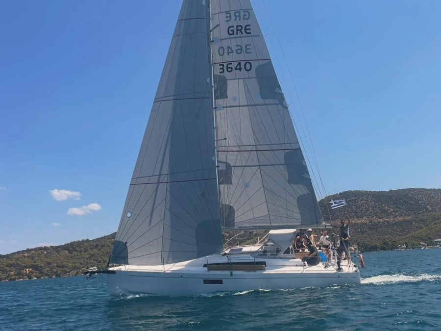Photo #1 - First 36 (Tiamat) en Mikrolimano port - 22306