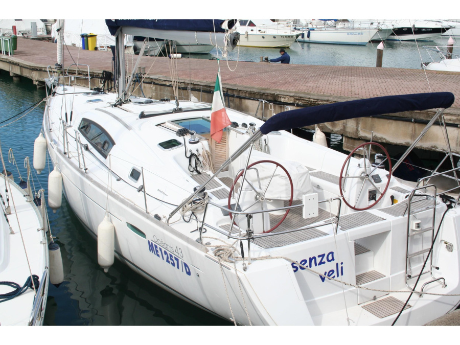 Photo #1 - Oceanis 43 (Senza Veli) in Marina - 3716