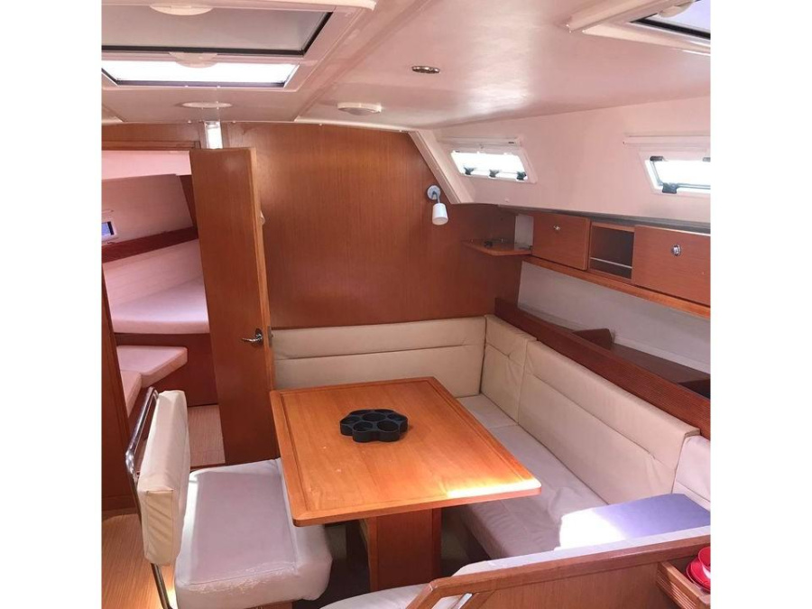 Interior image - 1