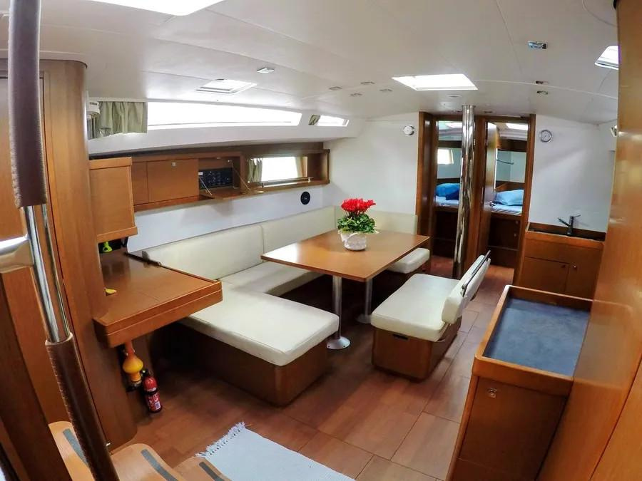 Interior image - 1