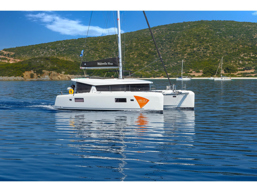 Photo #1 - Lagoon 42 (Majorelle Blue | A/C generator watermaker) en Marina - 14013