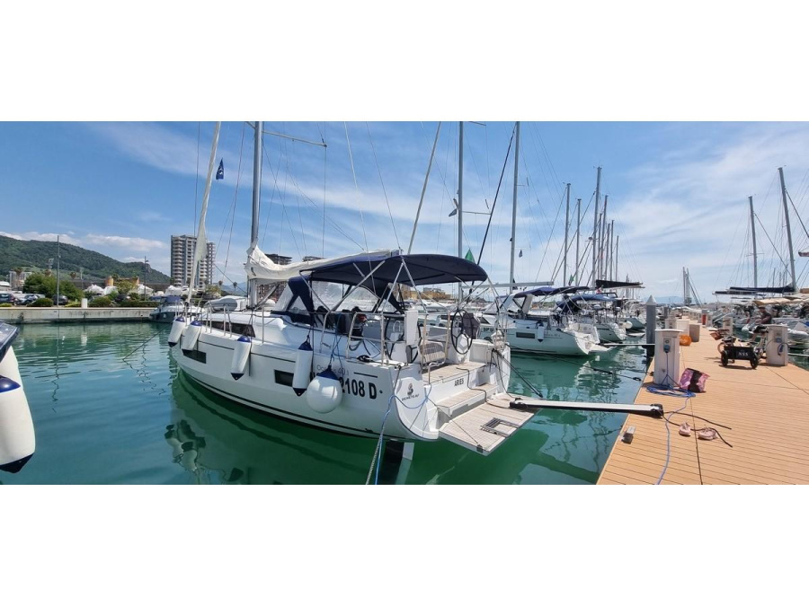 Photo #1 - Oceanis 40.1 (3cab) (Maverick) en Cala dei Sardi - 16217