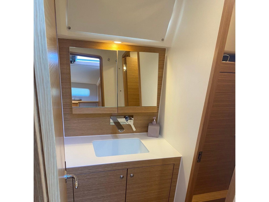 Interior image - 2