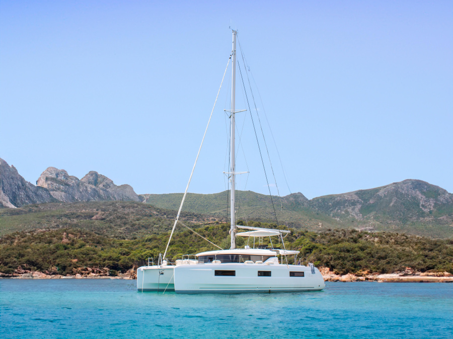 Photo #1 - LAGOON 46 (L'Orceo) in Port Tino Rossi - 14040