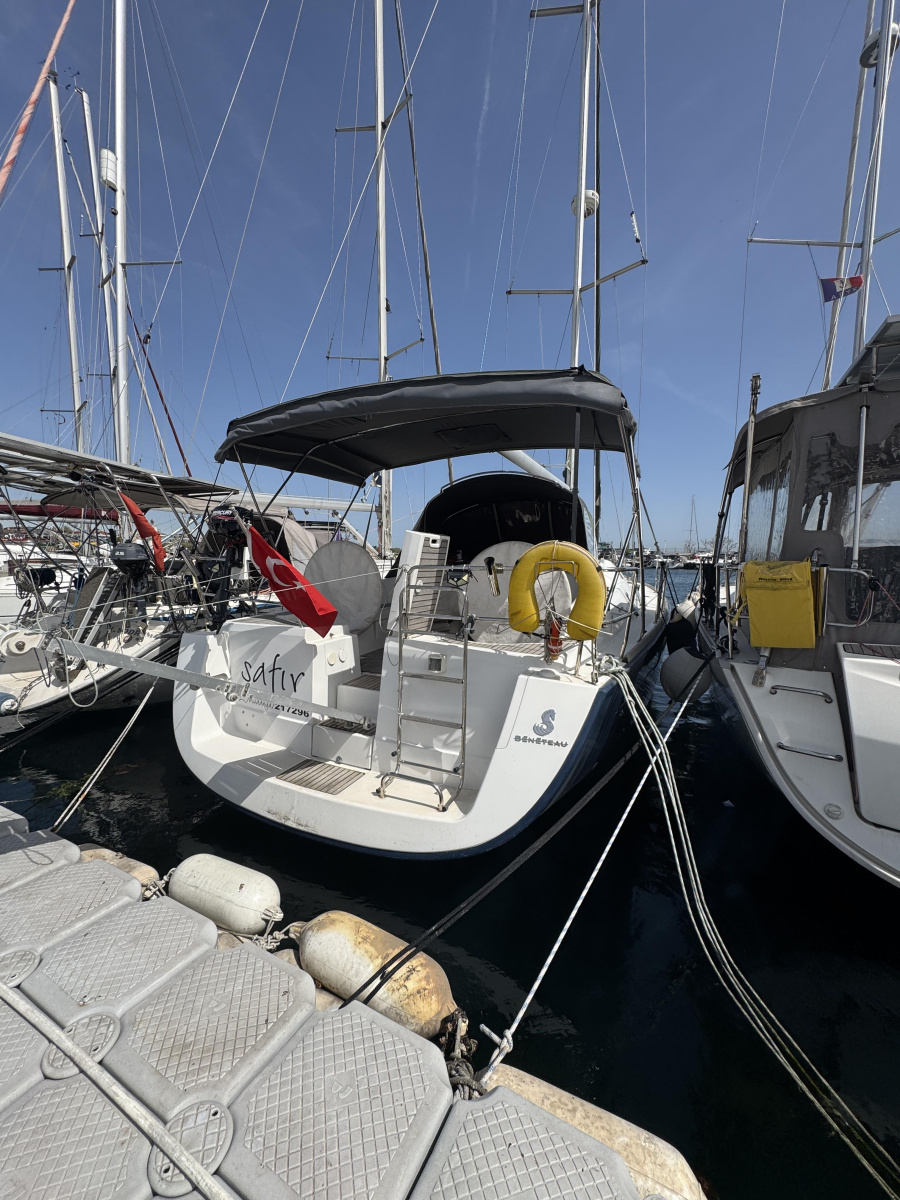 Photo #1 - Oceanis 40 (Safir) in port - 61305