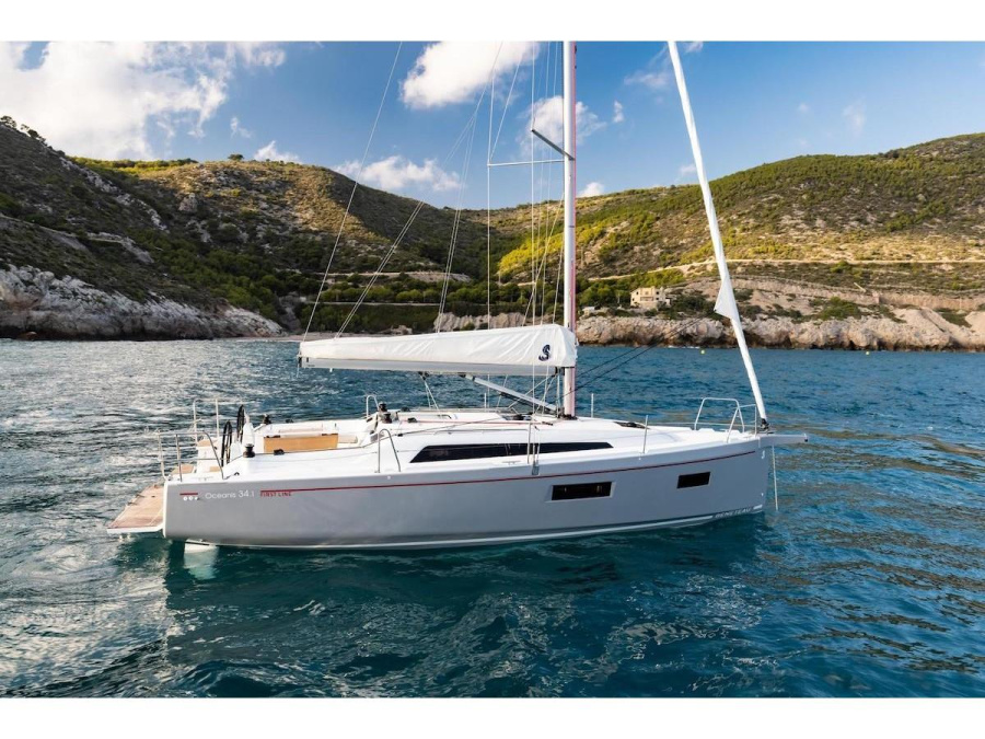 Photo #1 - Oceanis 34.1 (Domino) in Cala dei Sardi - 16770