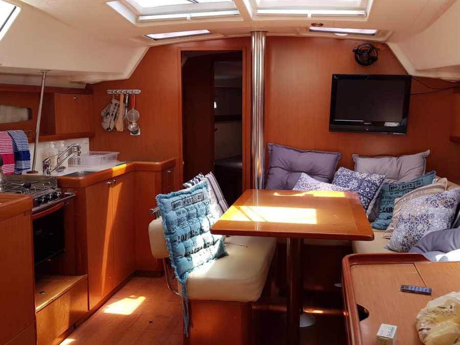 Interior image - 2