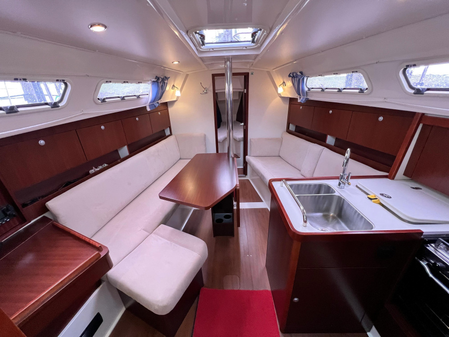 Interior image - 1