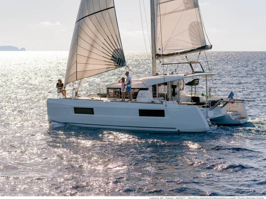 Photo #1 - Lagoon 40 (Voile A Doc) in Port of - 22176
