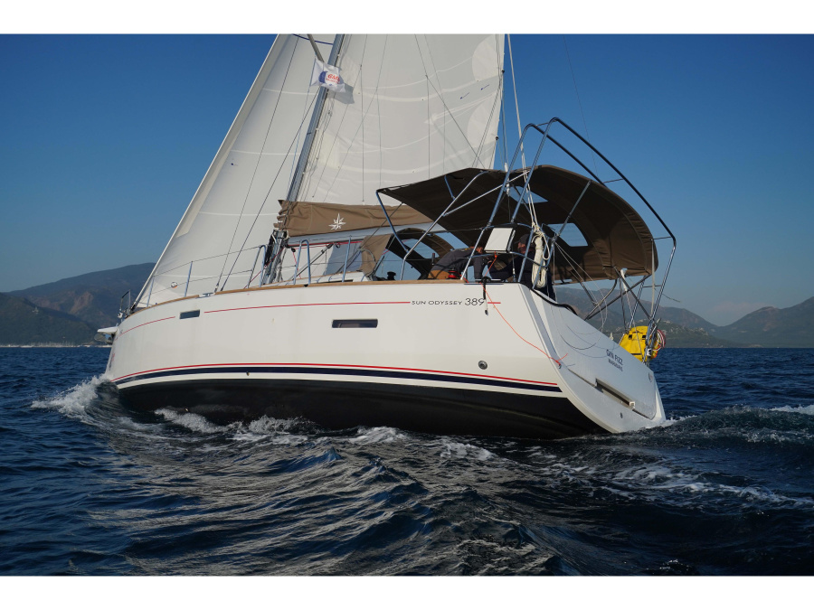 Photo #1 - Sun Odyssey 389 (Gin Fizz) en Albatros Marina - 13440